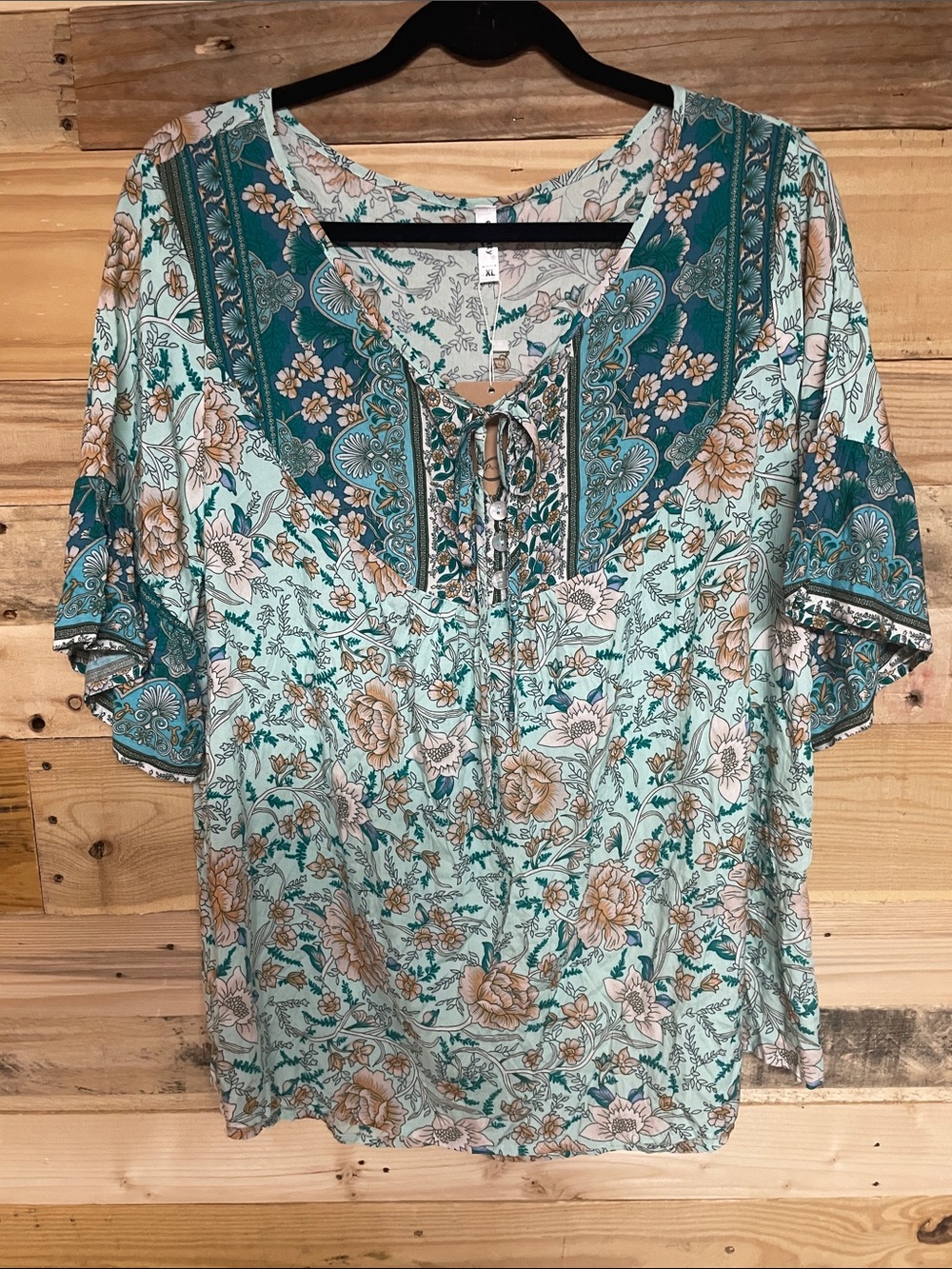 e pretty size XL floral bohemian blouse with flutter short sleeves